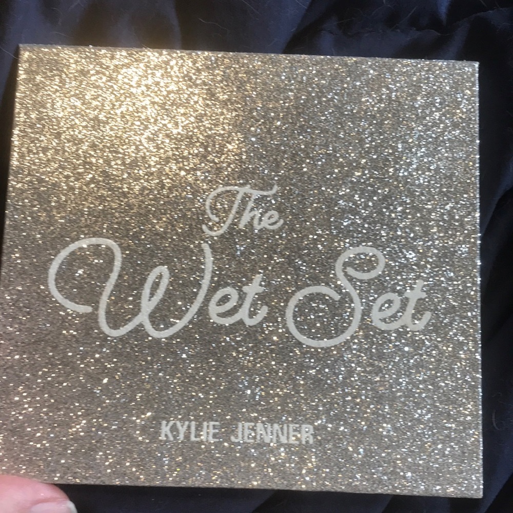 Kylie wet set